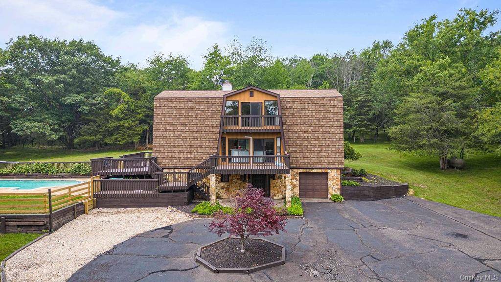 Live In this Custom built house W BREATHTAKING VIEWS situated on 4 acres of privacy, This home boasts many upgrades which will Exceed Your expectations including solid cedar wood accent ...