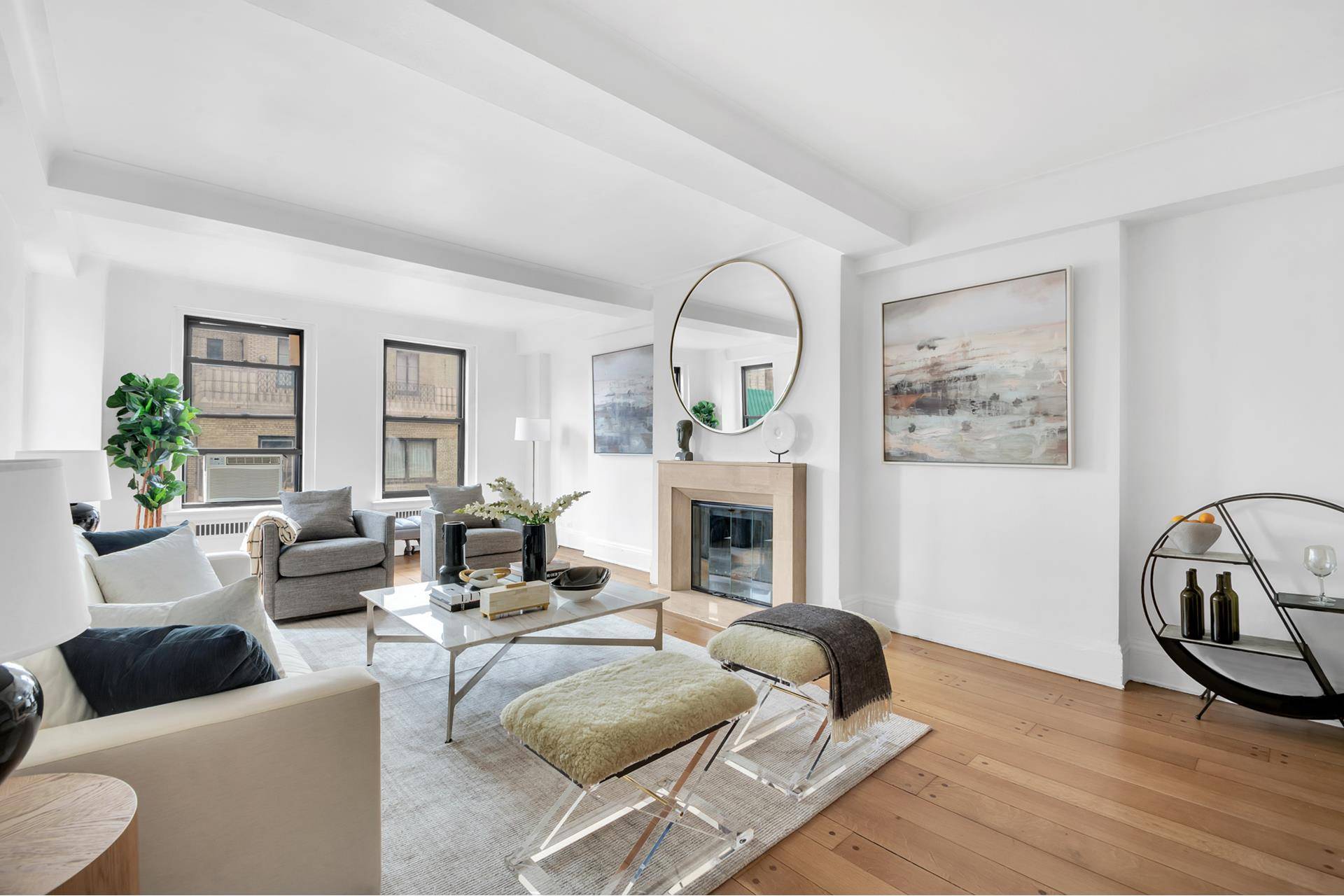 This high floor classic six room residence just one block from Central Park offers an abundance of light, ample space for comfortable living, and an incredible blank canvas to create ...