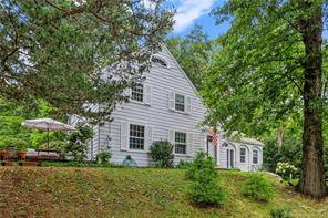 Searching for a charming New England furnished rental with space for all ?