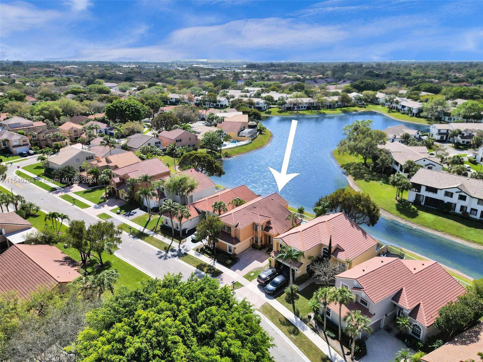 WOW ! LAKEFRONT POOL HOME WITH OVER 2, 500 SQ.