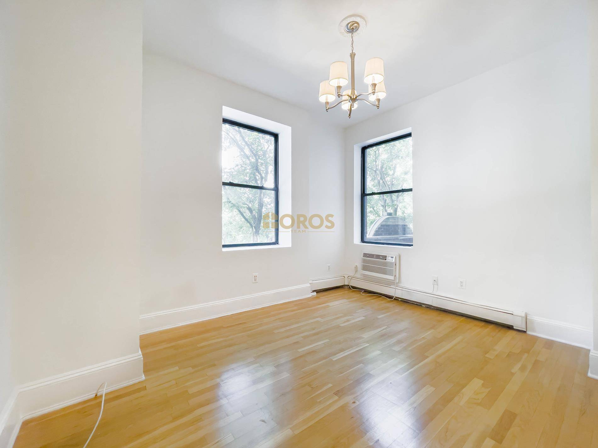 Renovated, Spacious yet Charming 1 Bedroom Condo unit in Gramercy !