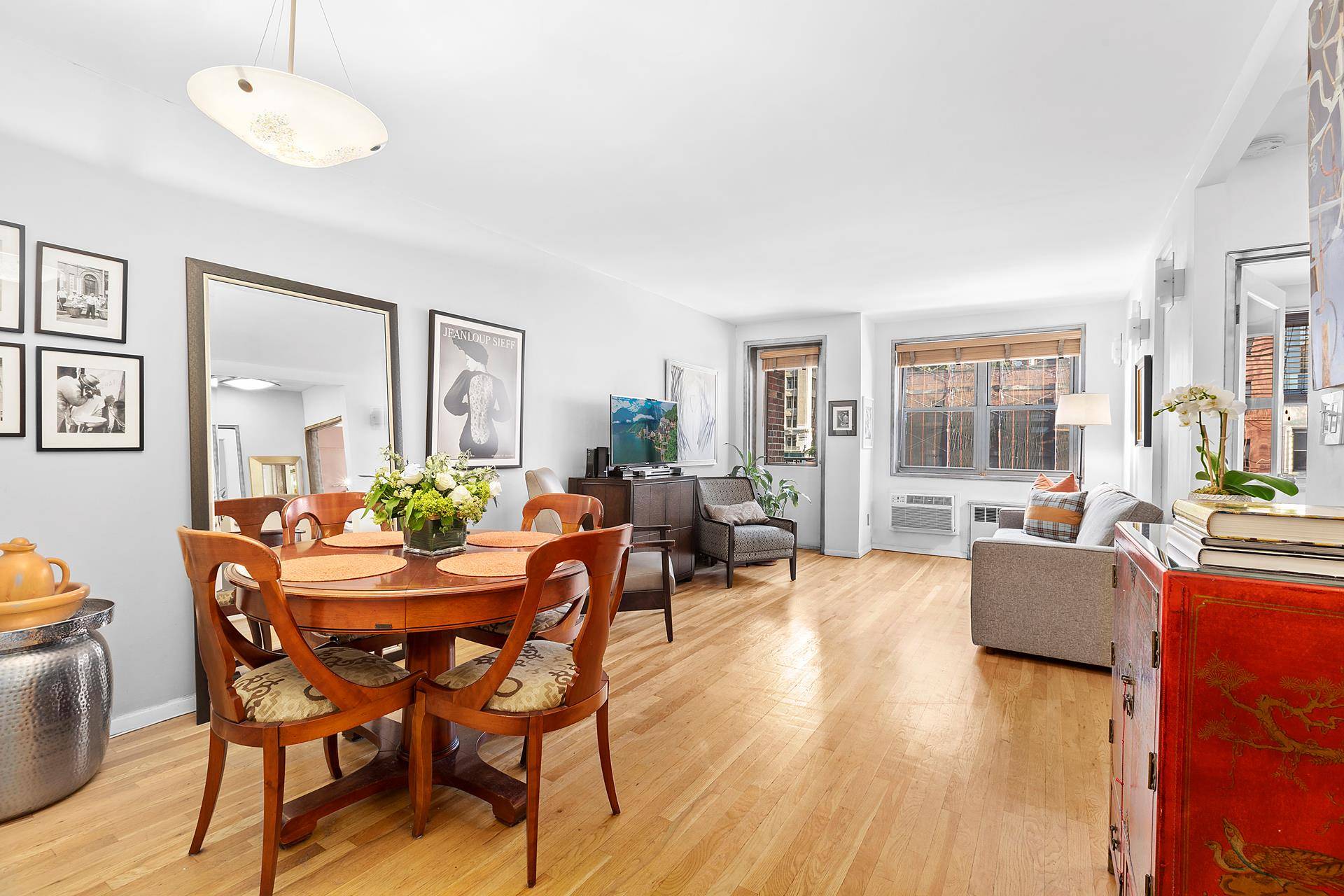 In the heart of Chelsea is this perfectly located one bedroom condominium with twenty four hour doorman.