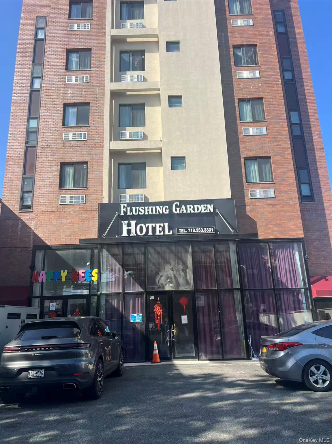 View of apartment building / complex