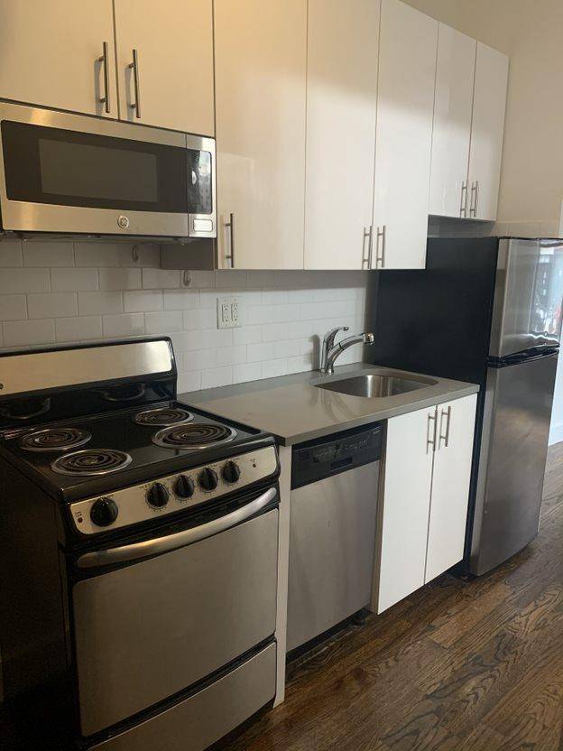 AVAILABLE IMMEDIATELYCharming and renovated 1 bedroom in prime Hell's Kitchen neighborhood of Manhattan.