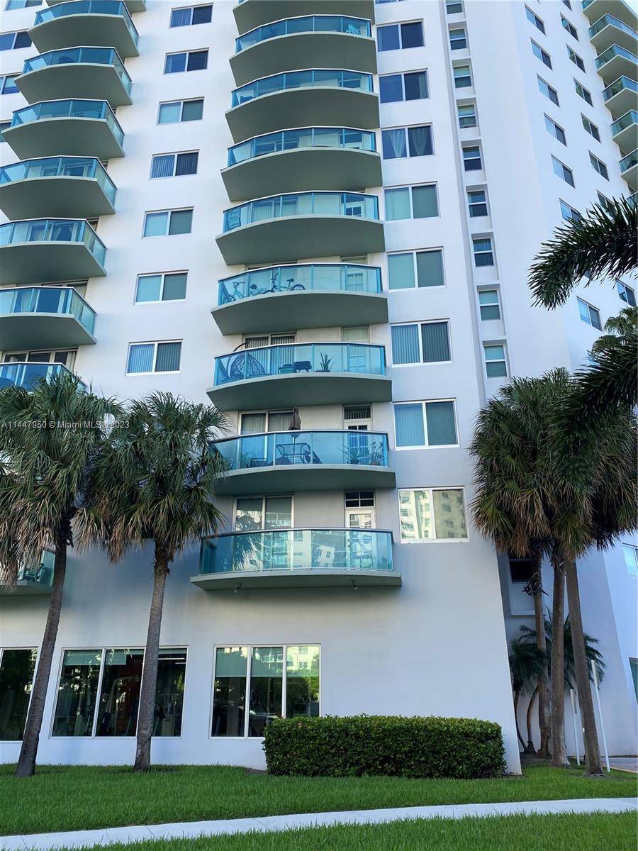 GREAT LOCATION THE UNIT HAVE A BEAUTIFUL VIEW TO THE INTRACOSTAL, UNIT IS RENTED UNTIL FEBRUARY FOR 1800 PER MONTH.