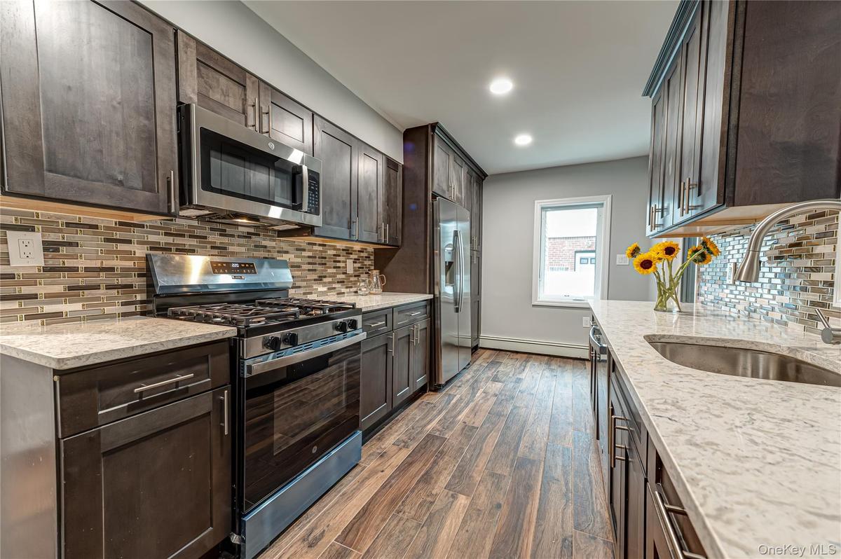 Eat-in Kitchen