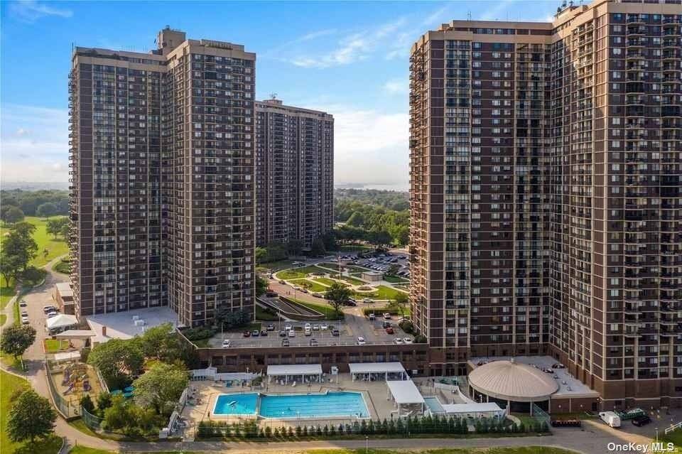 Incredible hotel style living awaits you at North Shore Towers, a luxury gated co op complex amp ; country club community located close to Manhattan, at the Nassau County border.
