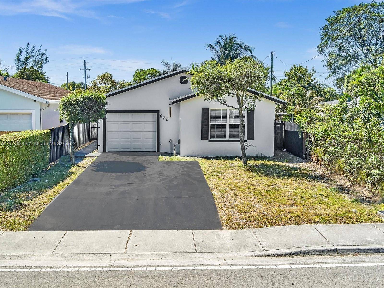Charm meets convenience in this delightful 3 bedroom 2 bathroom single family home in Oakland Park !