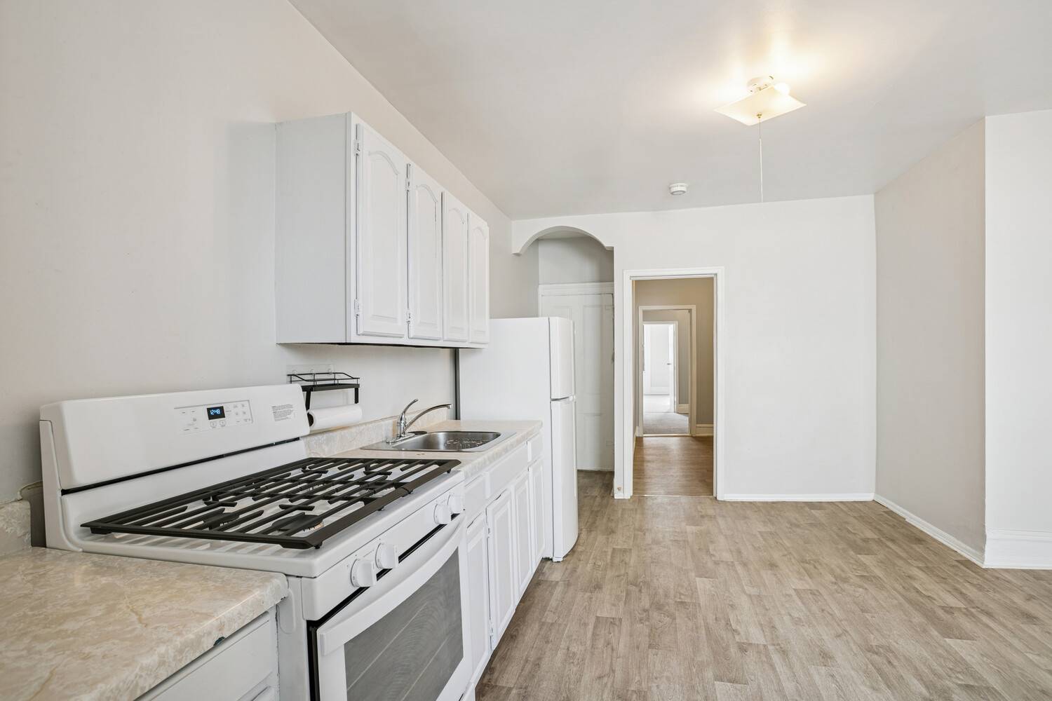 This apartment has gone through a facelift and is now newly updated !