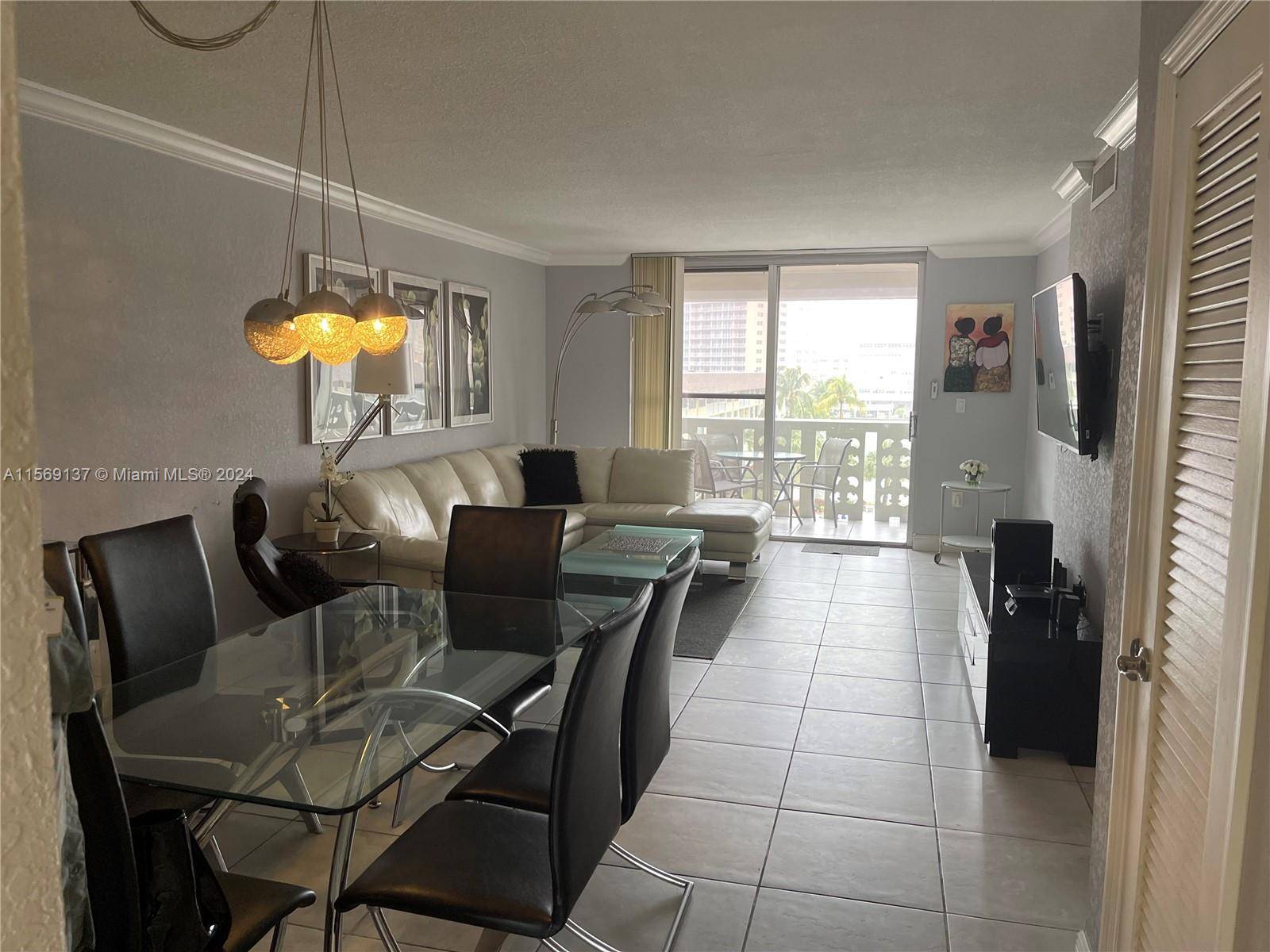 Beautiful 2 bedrooms and 2 bathrooms unit in the intracoastal, this amazing and unique fully remodeled unit has everything anyone can need, spacious and beautiful views a great place to ...