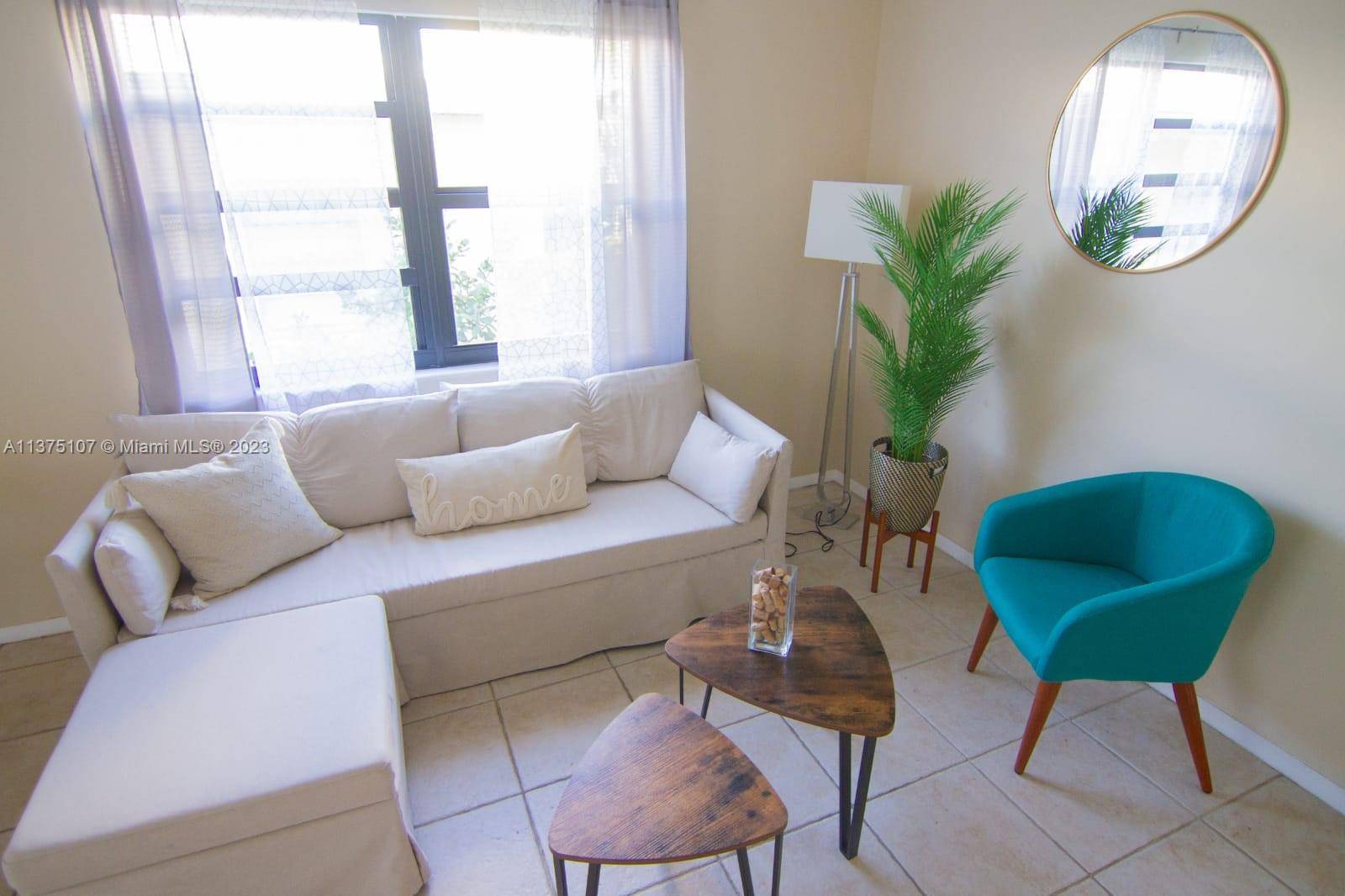 beautiful cozy one bedroom apartment at the middle of South Beach Miami, shopping areas and grocery stores in a 5 minutes distance.