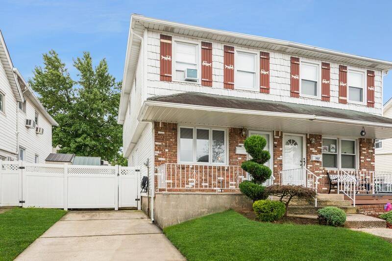 Welcome home to this meticulously maintained Great Kills property.