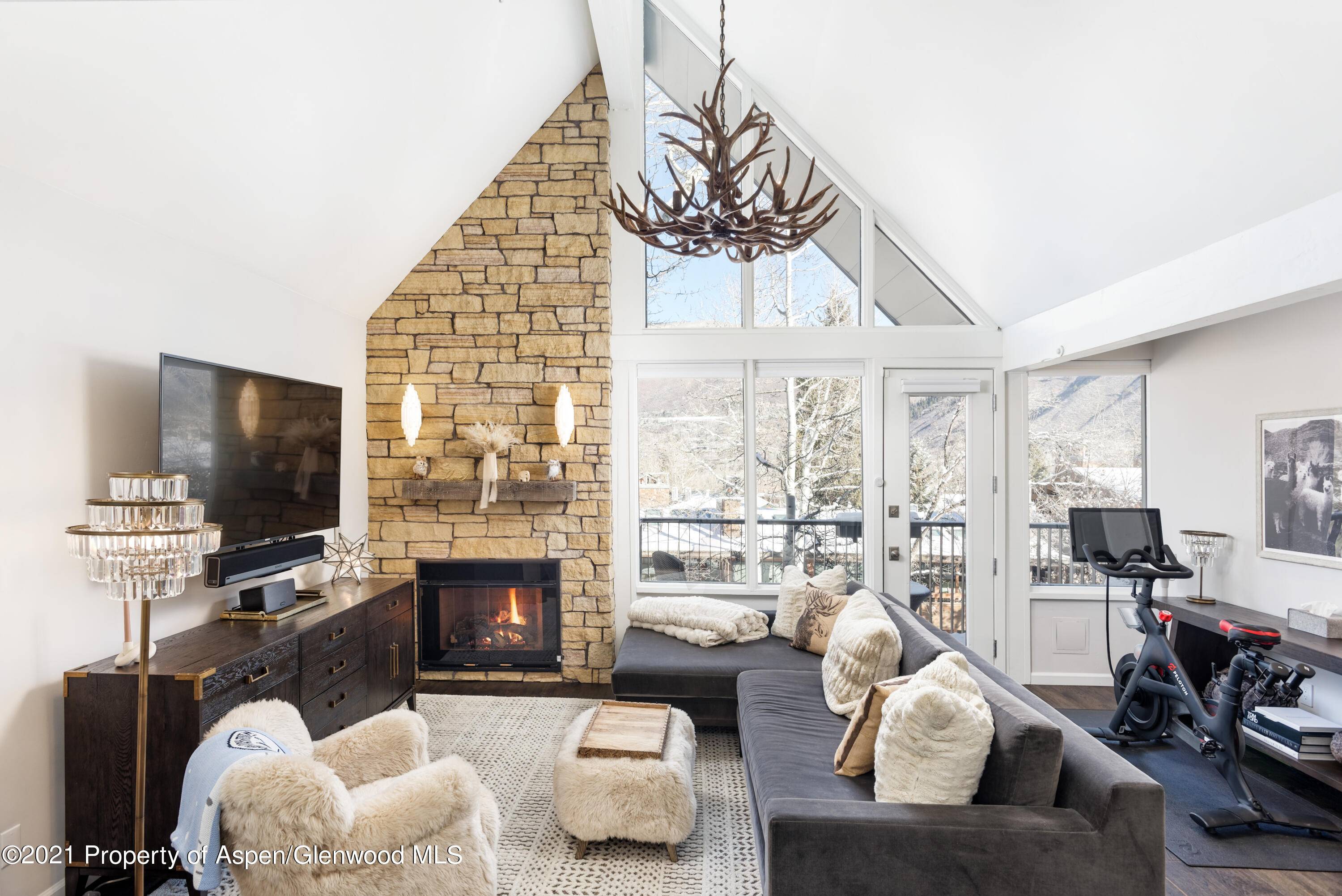 Sitting right in the heart of Aspen, is this gorgeous, recently updated and Restoration Hardware decorated top floor, corner unit.