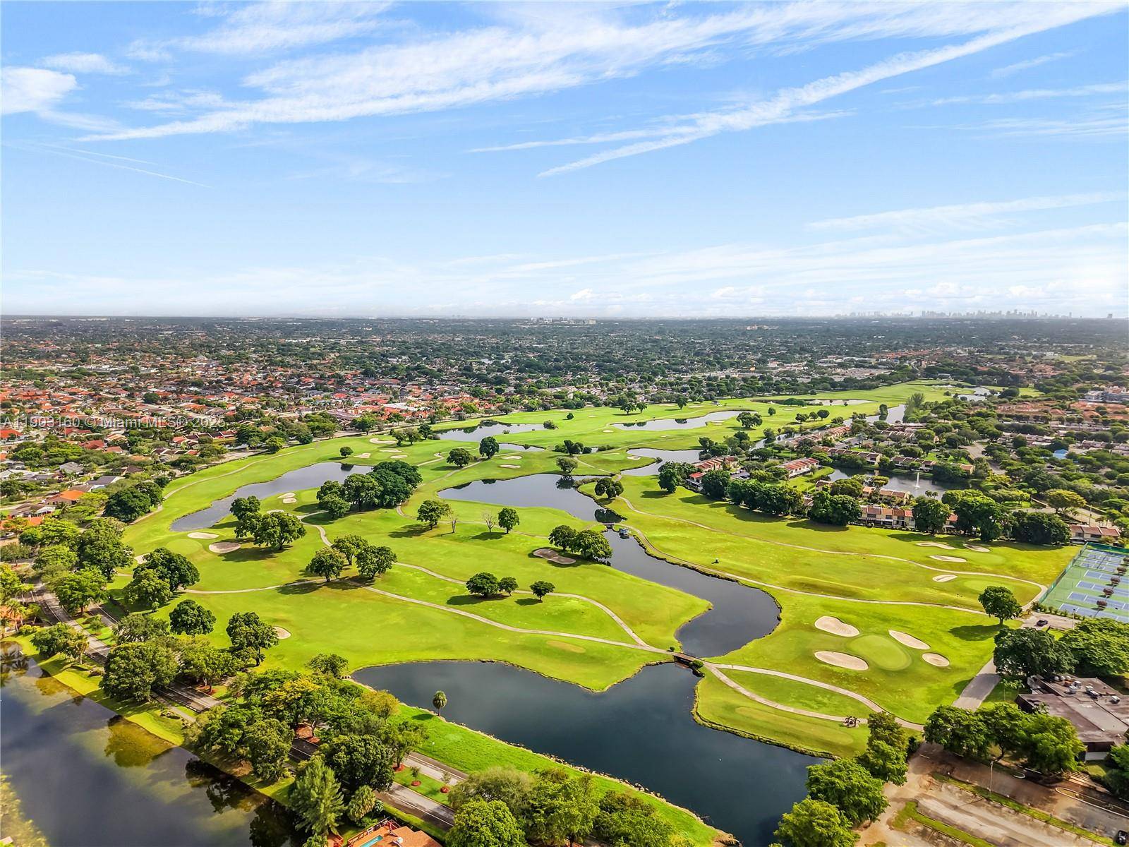 Fantastic Location ? Golf Course, Lake, Pool, Jacuzzi, Private Dock amp ; Covered Patio.