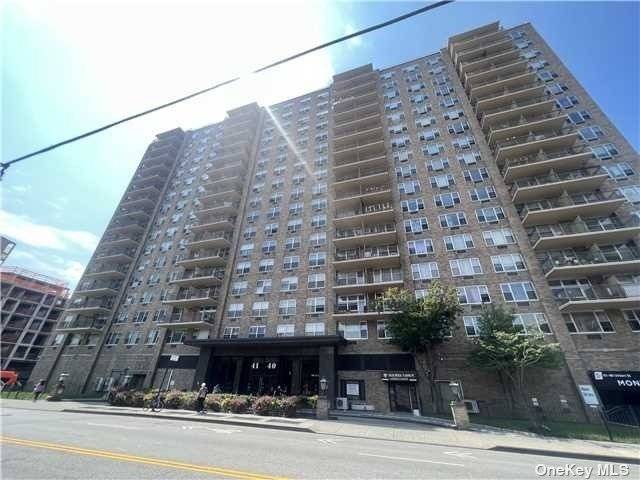 Location ! Location ! Stanton Condo building is in Heart of Flushing.