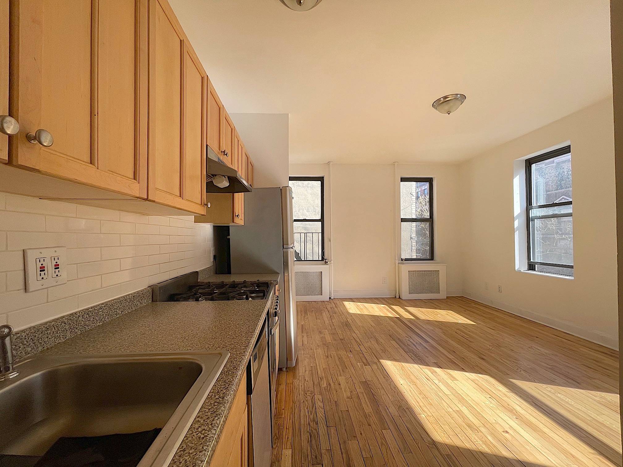 THE APARTMENTThis fabulous one bedroom apartment is completely renovated with hardwood floors, high ceilings and great closet space.