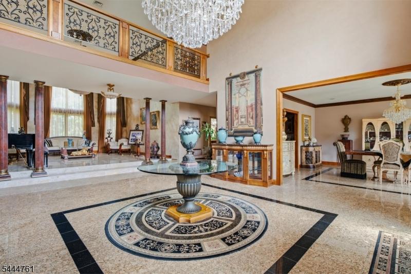Foyer (2 of 3)