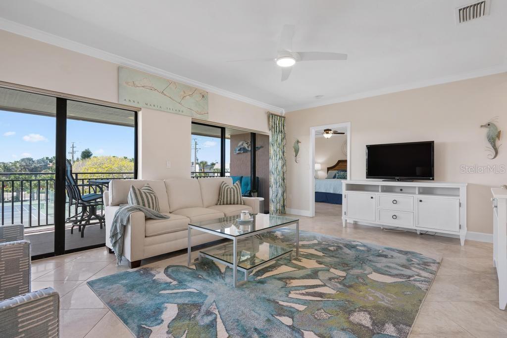 Living room with doors to the Lanai