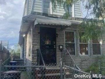 ONE FAMILY 3 BEDROOM HOUSE IN NEED OF A FULL RENOVATION.