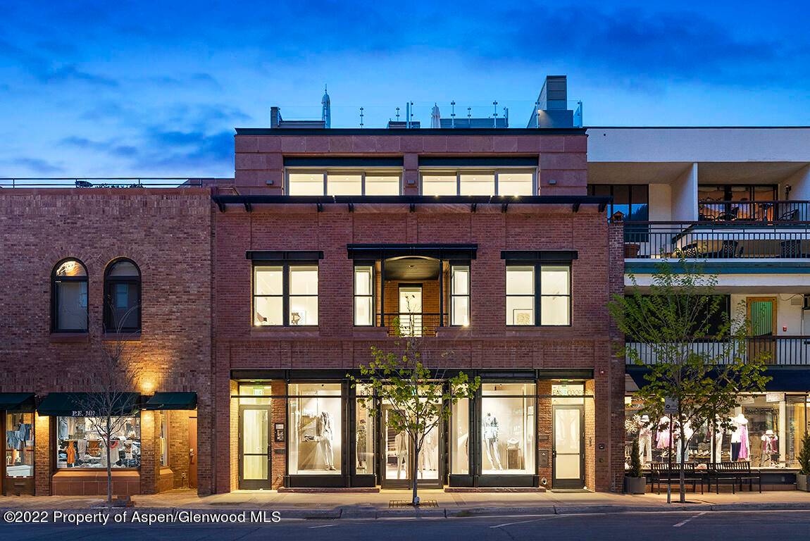 Located one block from the Aspen Gondola, this newly remodeled luxury penthouse sits in the heart of downtown Aspen with amenities and convenience unlike anywhere else within the core.