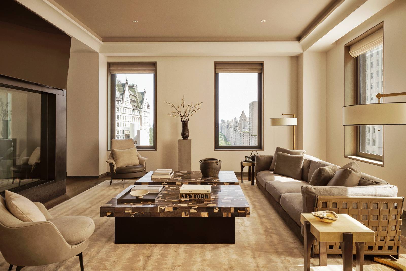 Situated on the 18th floor of Aman New York, this three bedroom branded and fully serviced residence offers expansive views of both the city and Central Park.
