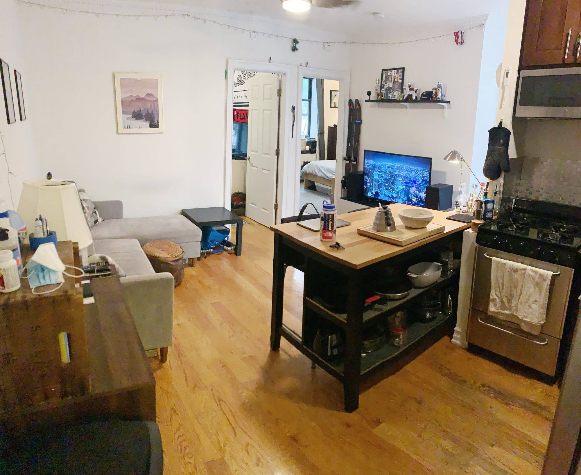VIDEO TOUR AVAILABLE PLEASE INQUIRE WITH JAMES Welcome to 250 Pacific Street, a newly renovated building on a tree lined street surrounded by brownstones in beautiful Cobble Hill.