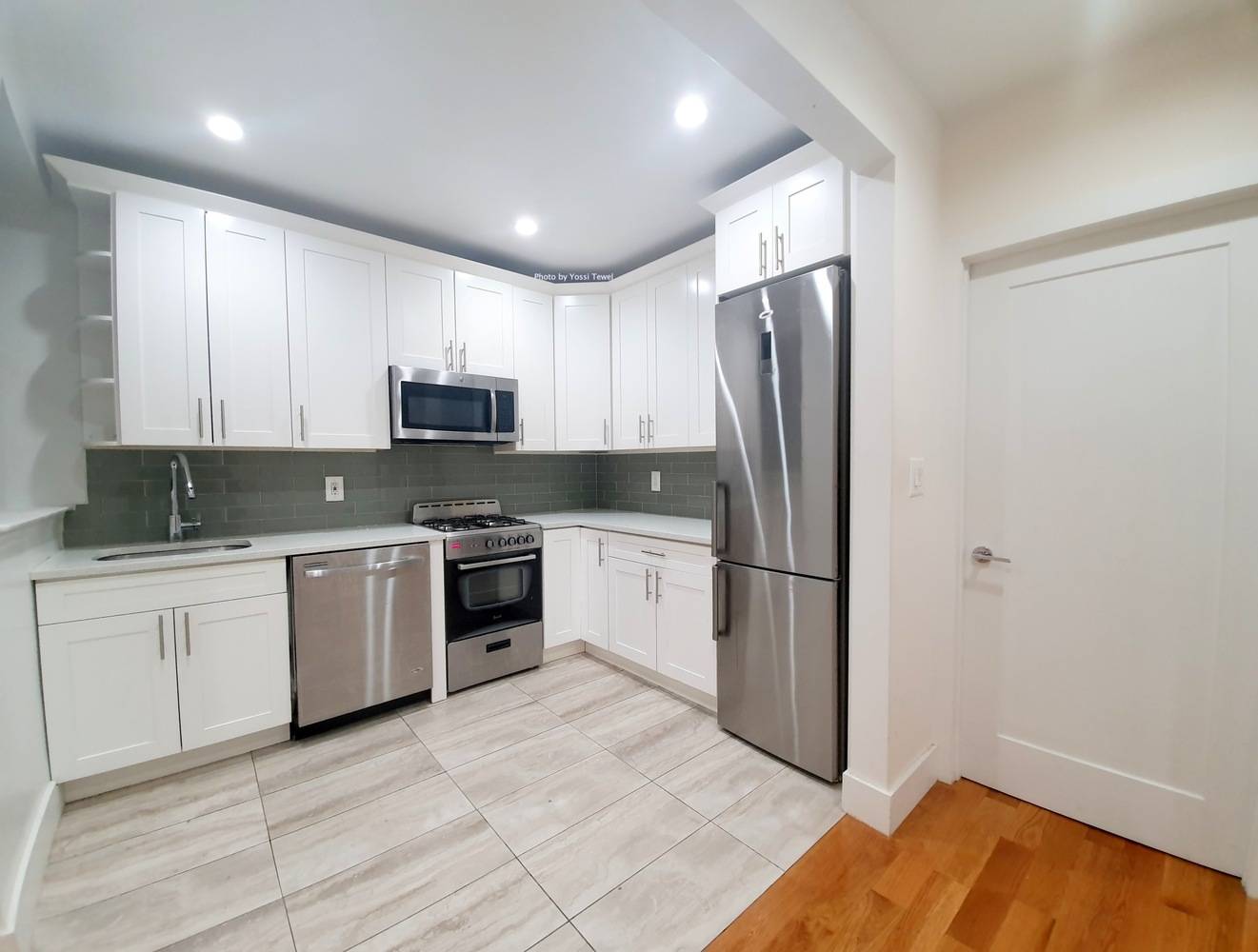 Beautifully Renovated 3 Bed, 2 Bath Apartment with WASHER DRYER !