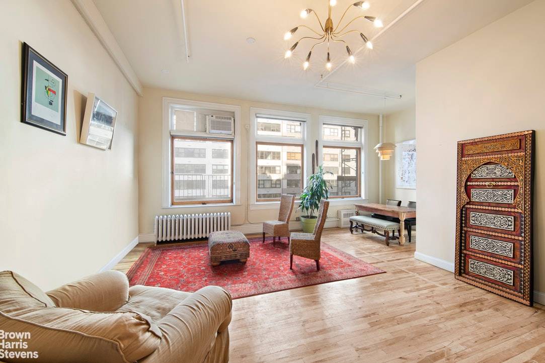 Come experience this bright and spacious Union Square loft for yourself !