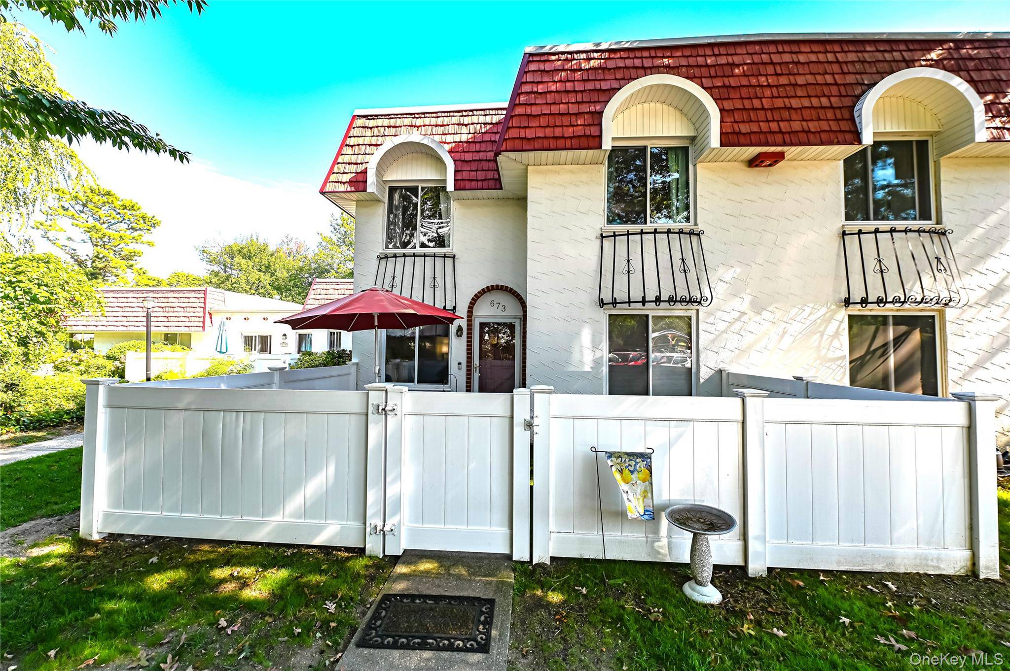 What a find ! ! This move in Carlton style 2 Bedroom multi level has it all.