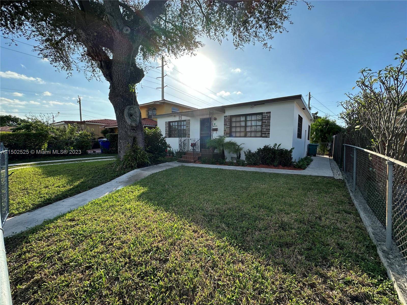 Beautifully well kept 4 beds 3baths home centrally located and in close proximity to great schools, restaurants, shopping centers, and major highways.