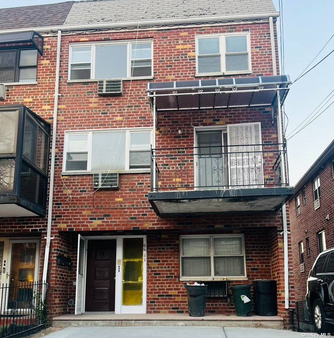 Maspeth 5 bedroom amp ; 2 bath duplex apartment on 1st floor and lower level of townhouse.