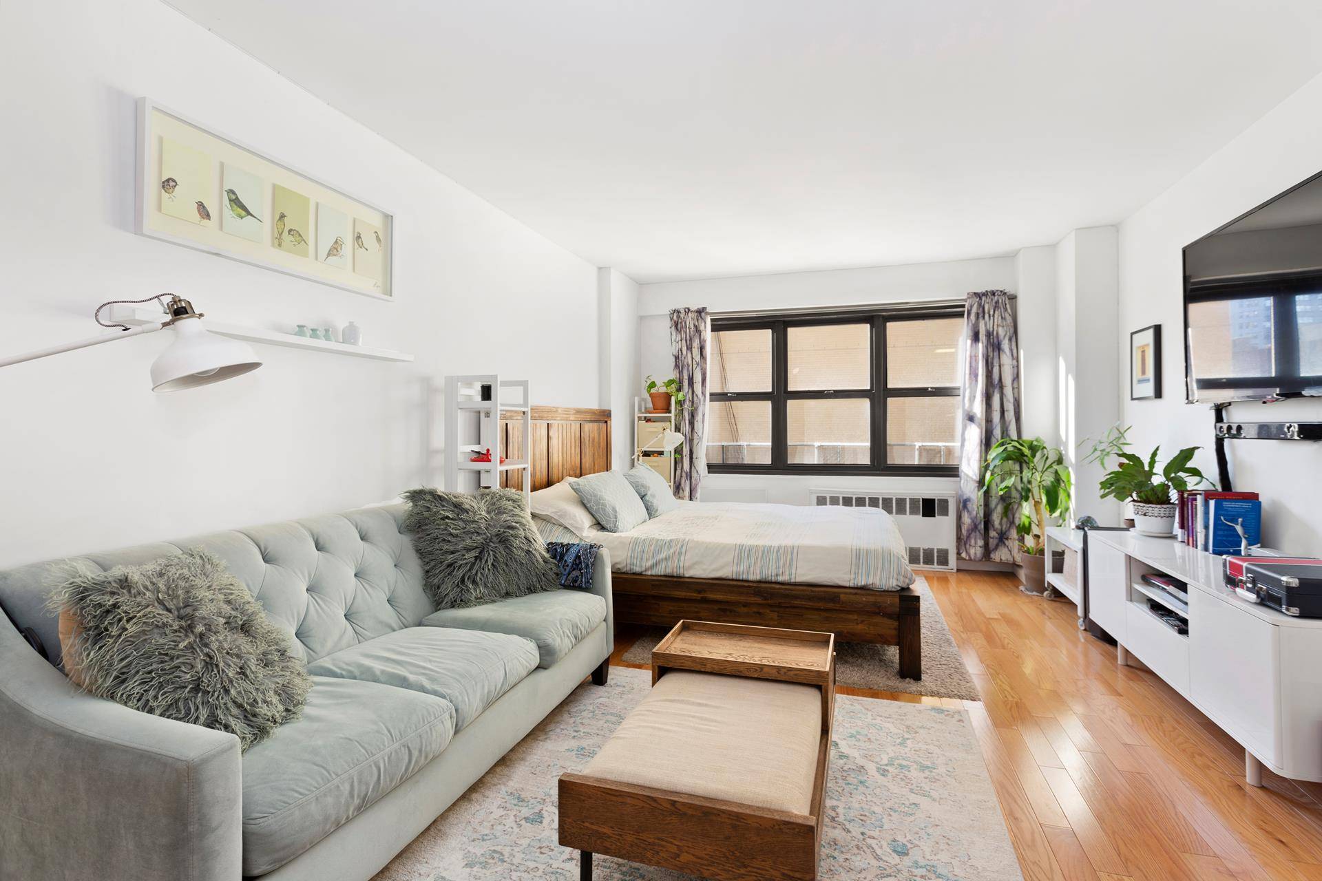 Move right in to this spacious and renovated studio in one of the Upper East Side's best doorman buildings.