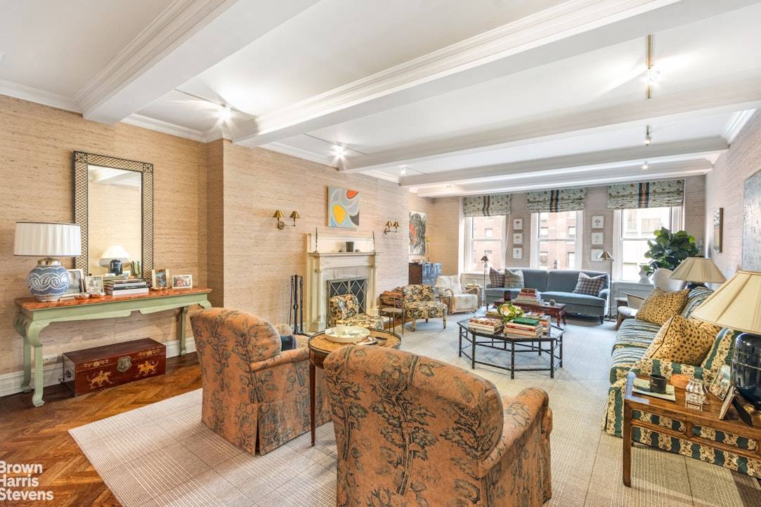 GRAND SUNNY 4 BEDROOM PARK AVENUE CONDO This exclusive and elegant residence occupies the entire 7th floor of 944 Park Avenue, one of the few true prewar condominiums on the ...