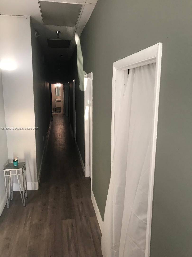 Great opportunity to own a Spa, located in the Westchester area, in a high visibility location, right inside of a busy shopping center, with 5 rooms with all permits and ...