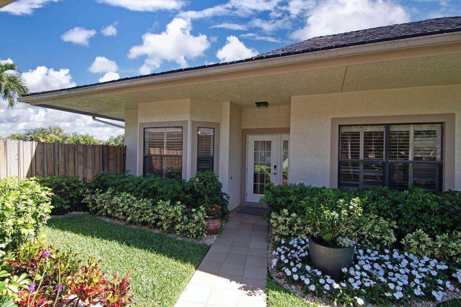 Fabulous BUNGALOW in Golf Tennis Village with 1 CAR GARAGE, PRIVATE FENCED in Beautiful LANSCAPED COURTYARD.