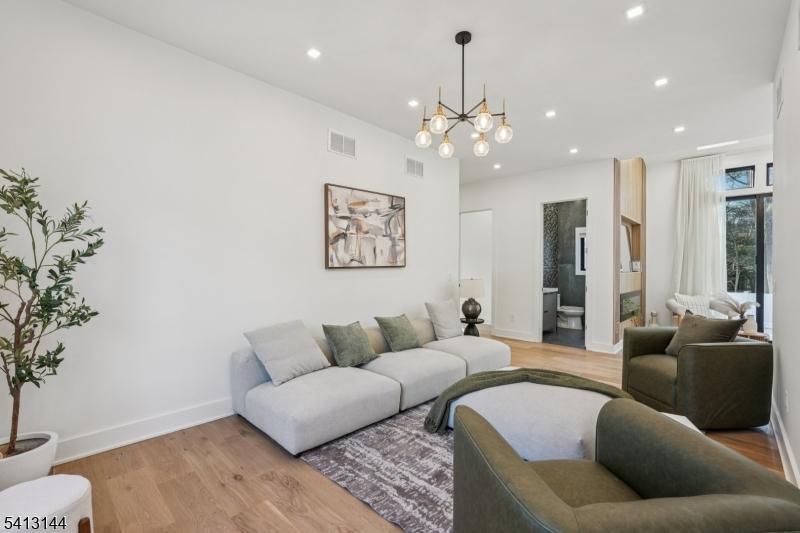 FAMILY-ROOM