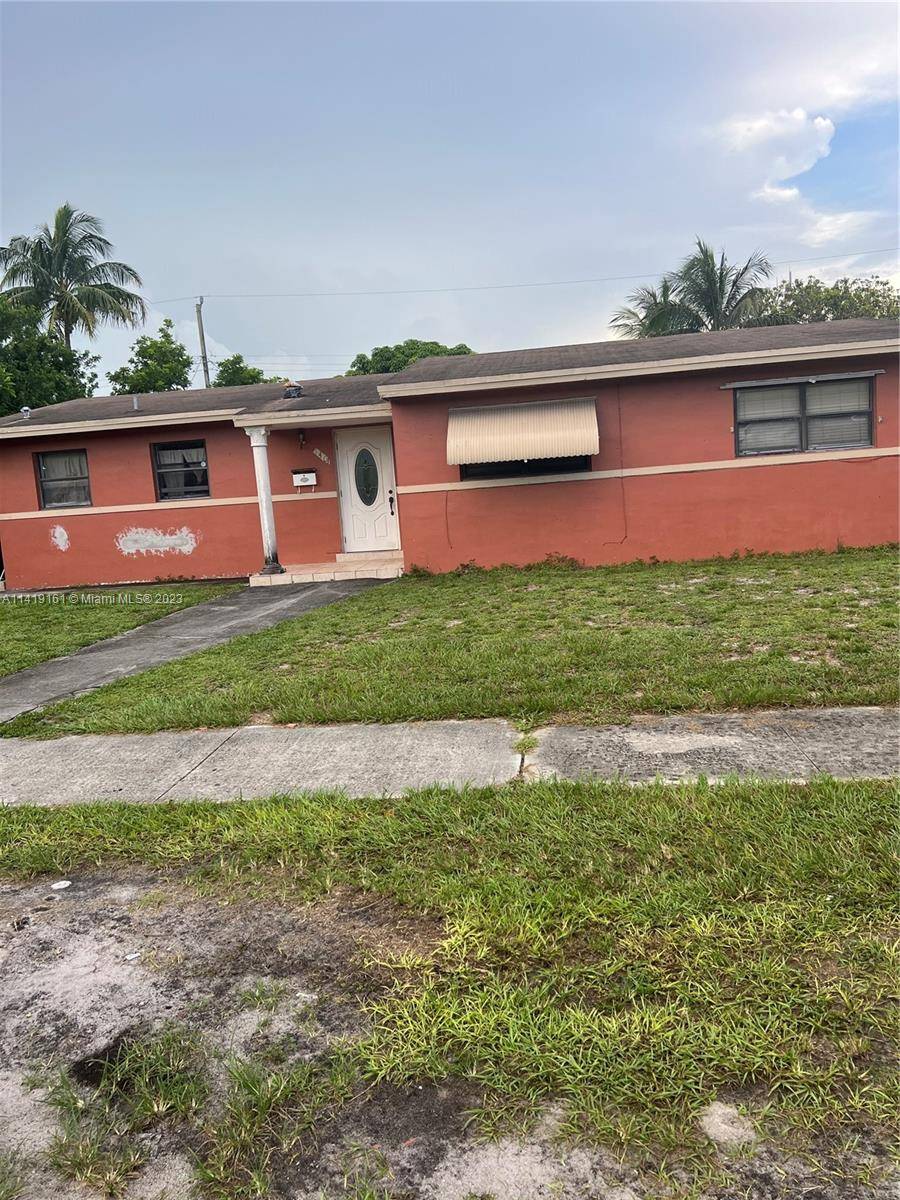 3 BEDROOM 2 BATHROOM HOME WITH A BONUS ROOM PERFECT FOR INVESTMENT OVER 2, 000 SQ.