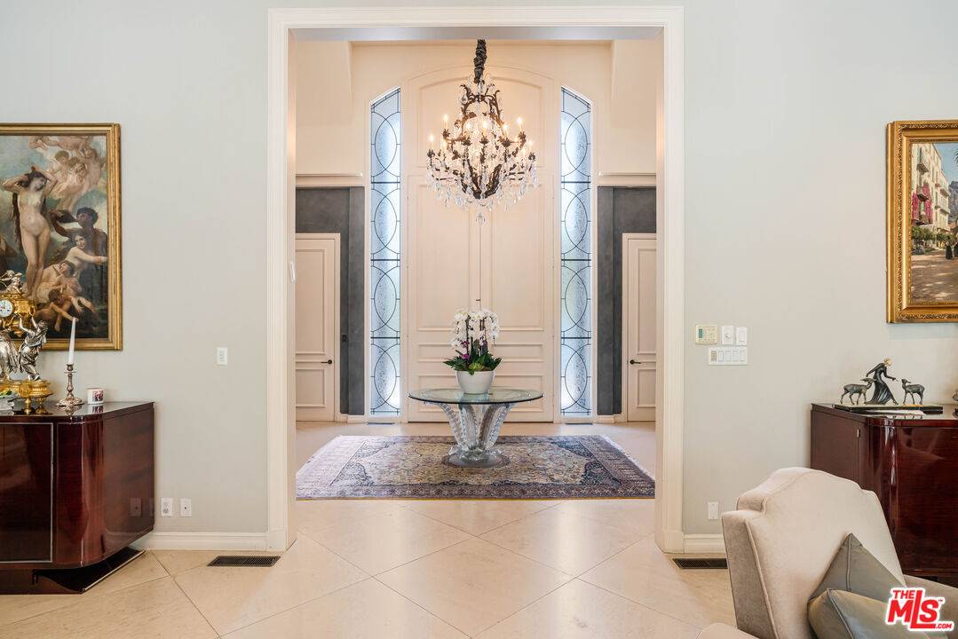 915 Hartford Way 5BR Beverly Hills Post Office | B.H.P.O. La