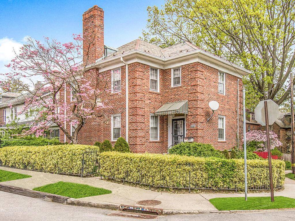 NORTH RIVERDALE STATELY BRICK COLONIAL CORNER PROPERTY This meticulously maintained 2500 square foot home has living areas on three levels and is spacious both inside and out.