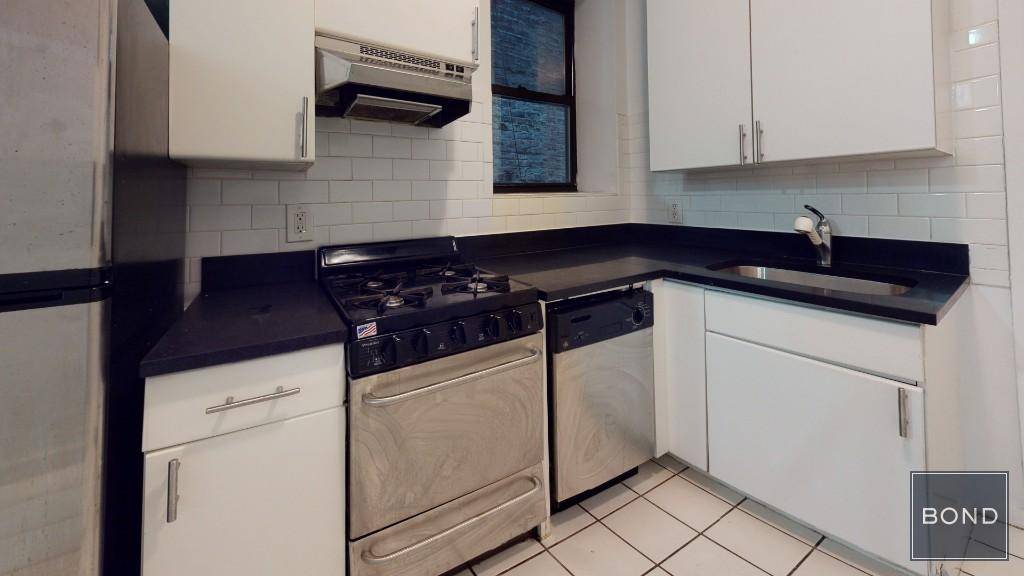 Massive and renovated 3 bedroom in prime UES !