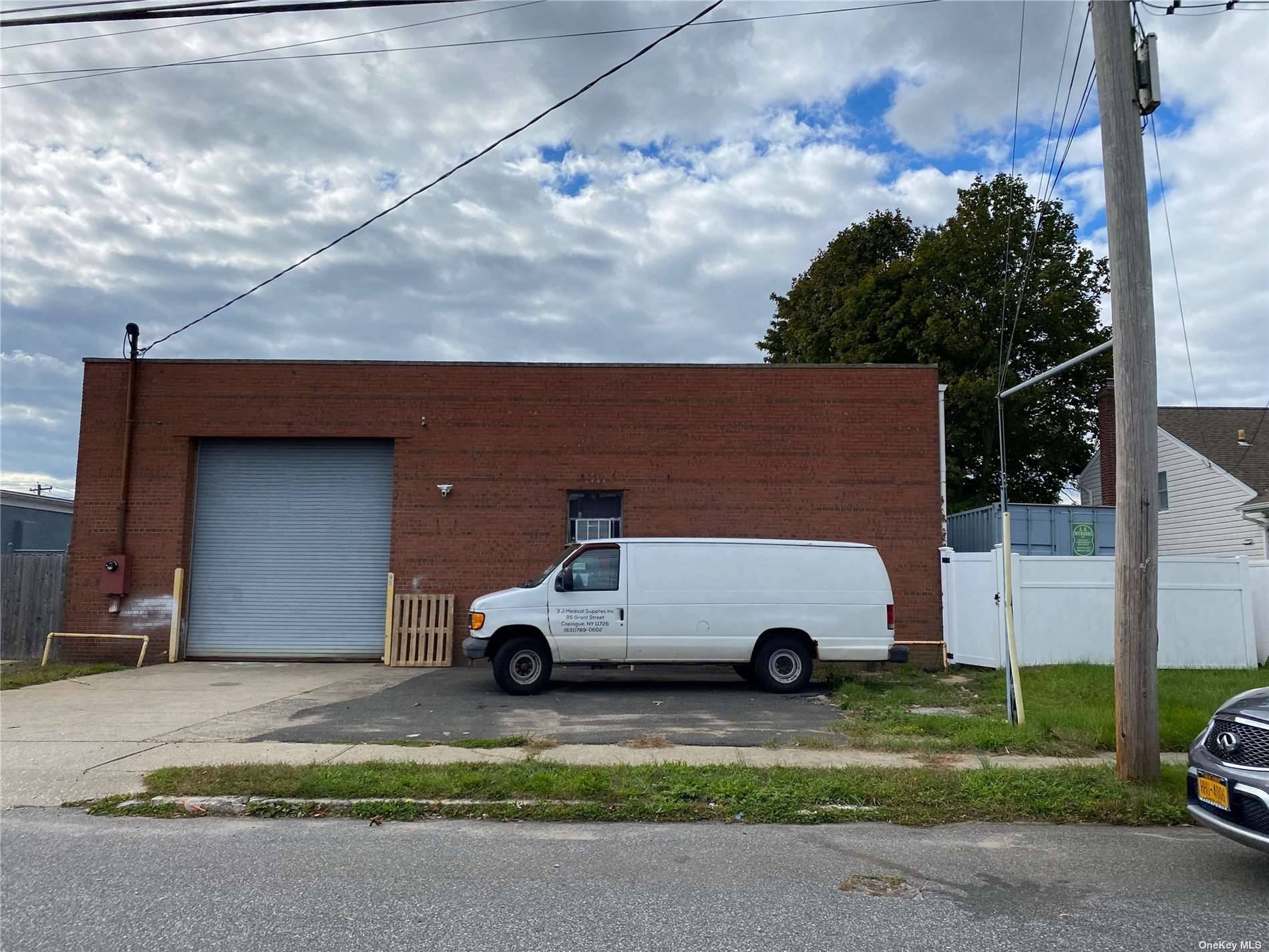 Investors ! 4250 SF Light Commercial Free Standing CBS Building With Steel Beams, New Roof, New Gutters, New Gas Line.