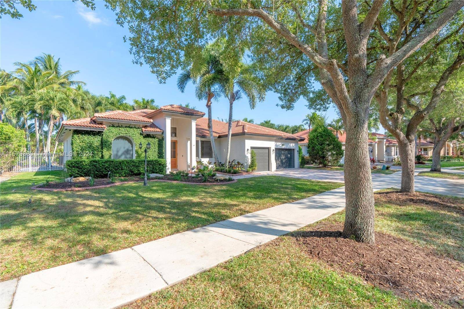 Welcome to this stunning ranch style home in Country Glen, Cooper City.