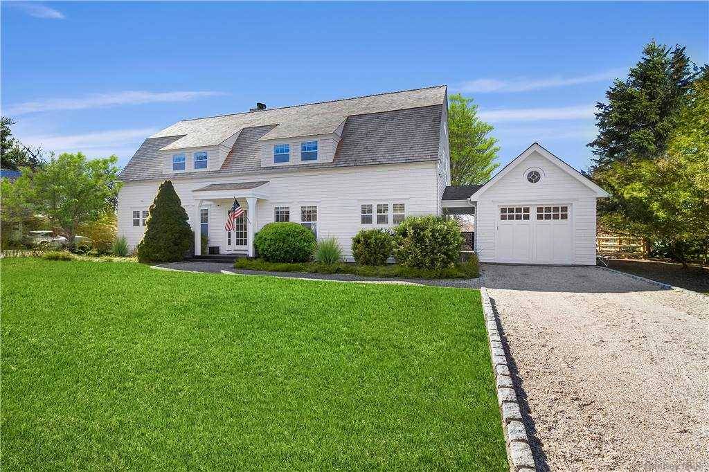 Nestled on a quiet cul de sac in Dune Alpin Farms near East Hampton Village and Beaches, you will find this immaculate 2, 850 sq.