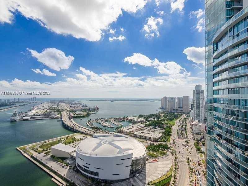 Luxurious sky castle offers amazing direct water views, located across the street from Museum Park, Perez Art Museum, and AAA Arena with a private oversized balcony.