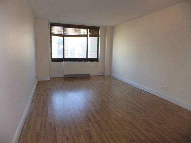 This high floor, eastern facing unit is a perfect apartment.