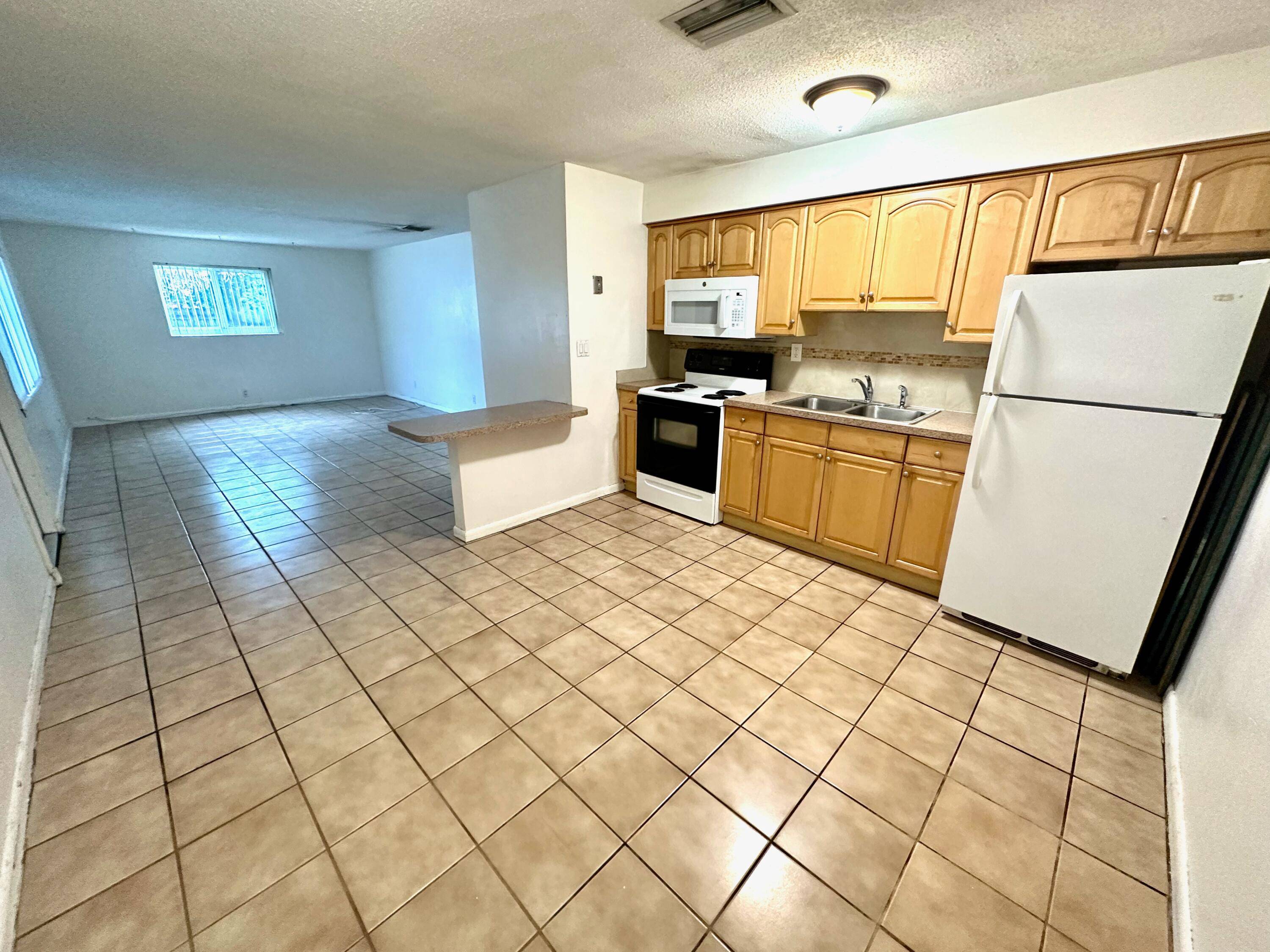Charming 2 bed, 2 bath in NE Fort Lauderdale.