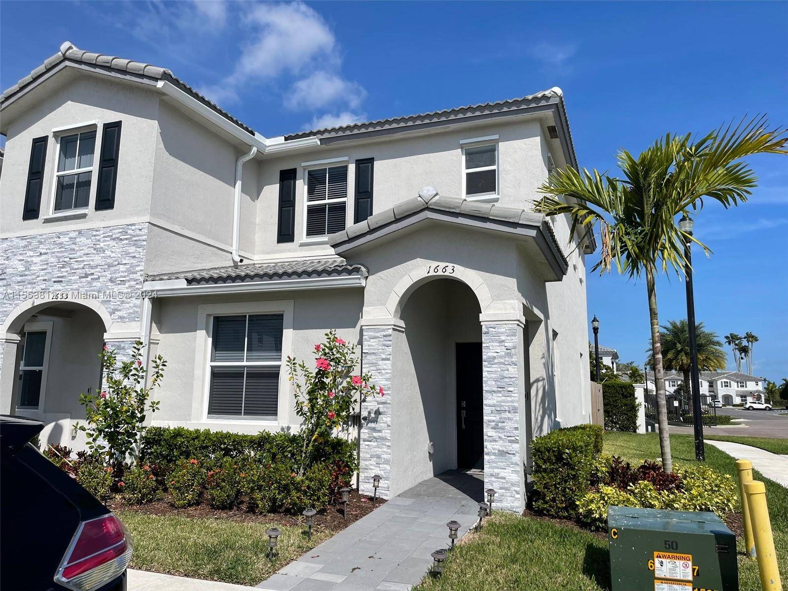 BEAUTIFUL TOWNHOME IN KEYS GATE RESIDENTIAL AT RIVIERA, ONE OF THE NEWEST MOST EXCLUSIVE GATED COMMUNITIES IN HOMESTEAD, BUILT BY LENNAR.