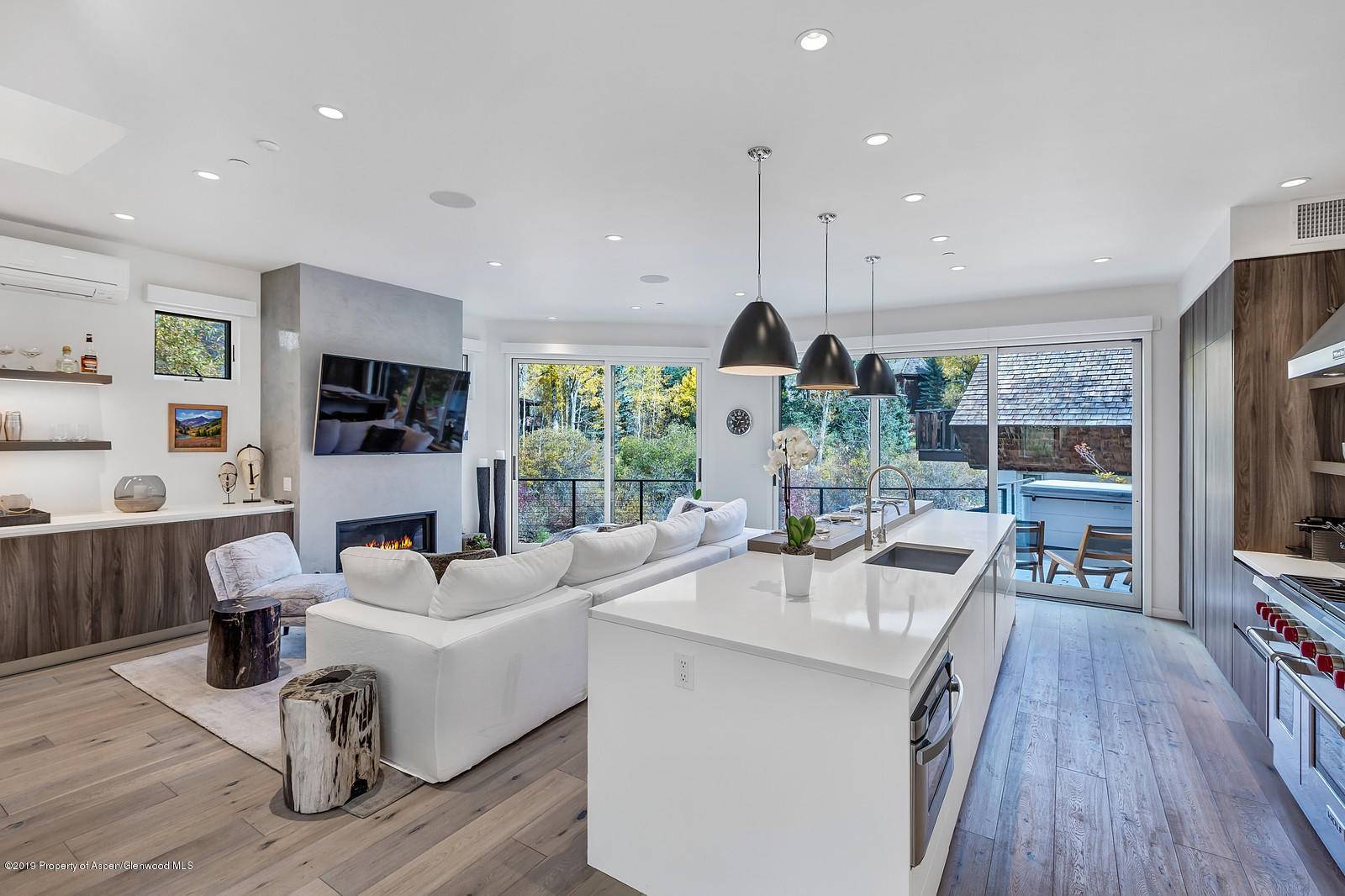 This beautiful Aspen ski home is conveniently located in Aspen's downtown core on a quiet cul de sac, only four blocks to the Silver Queen Gondola and world class dining ...