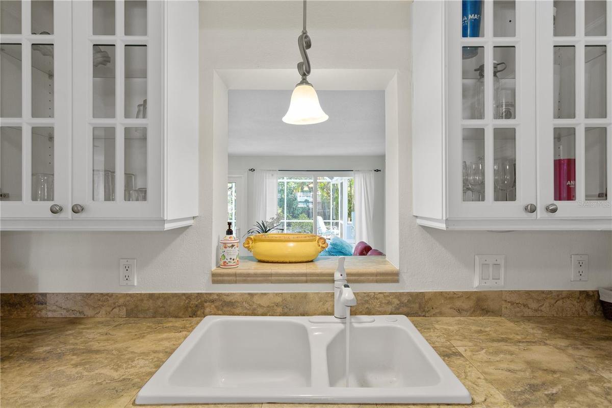 fGLASS KITCHEN DOORS