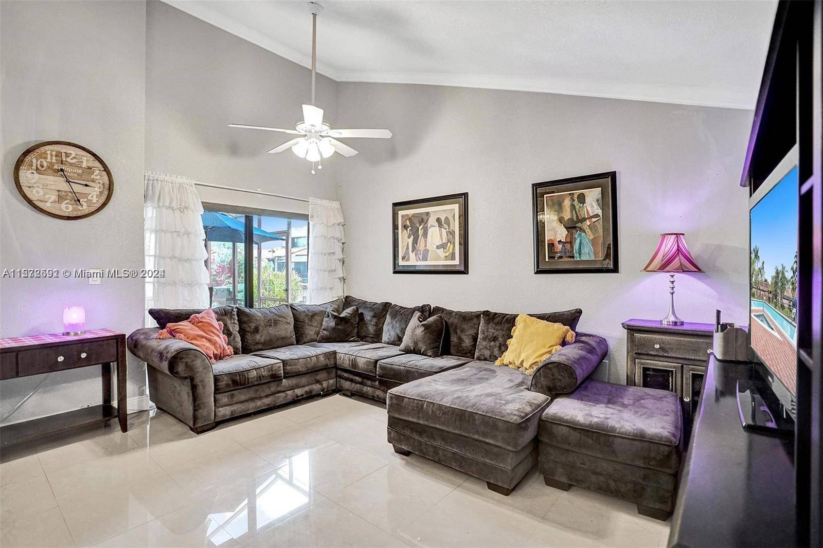 Welcome to this delightful 2 bed 2 bath villa, with 977 SqFt of living space a screened in patio, in the desirable Flamingo Villas Community, in Pembroke Pines.